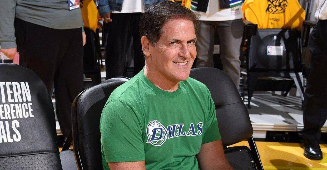 关于NBA-巴斯家族出售部分湖人股份估值100亿的信息