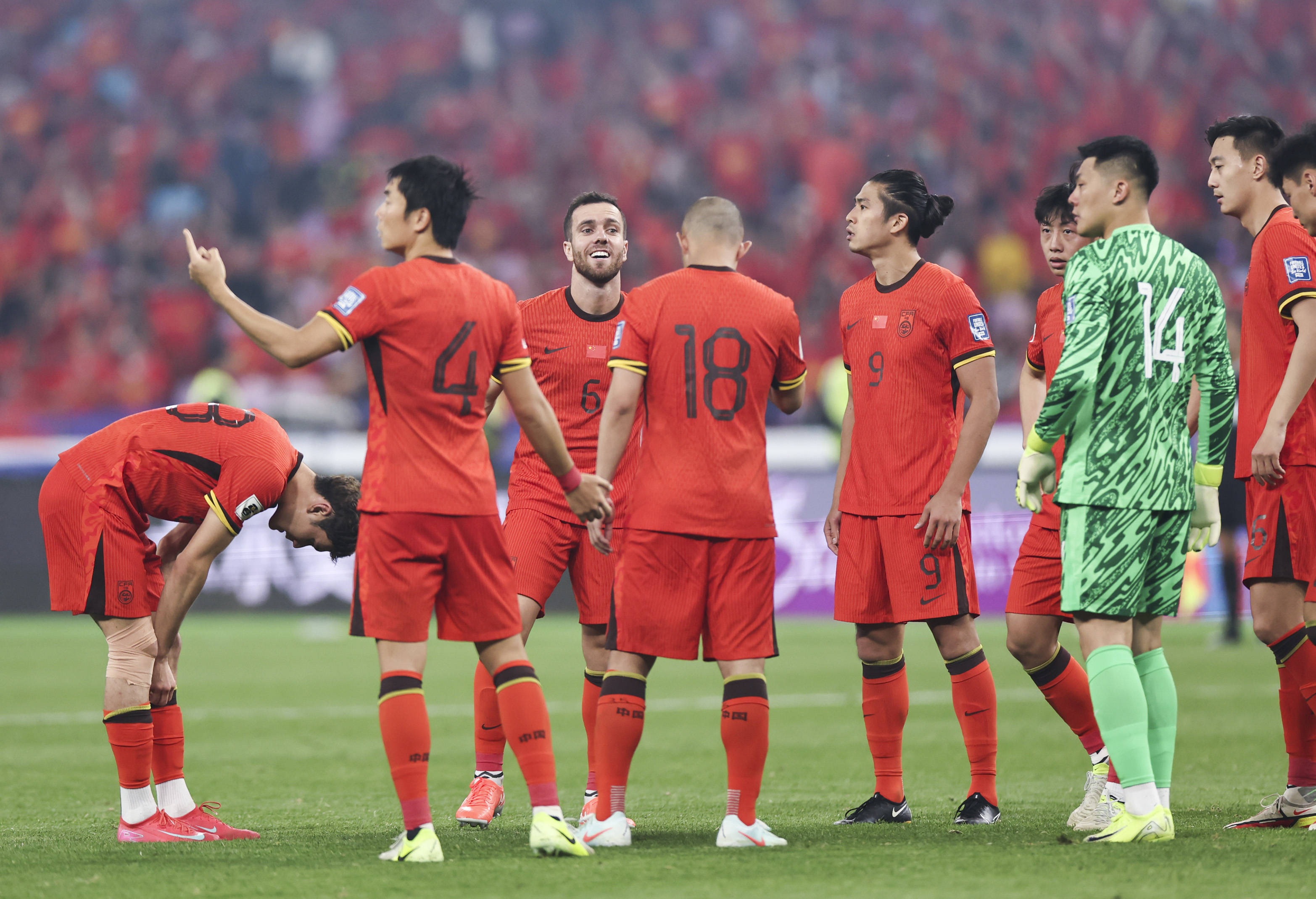 国足1-0复仇香港队，以东亚杯季军收官，香港男足再遭挫败