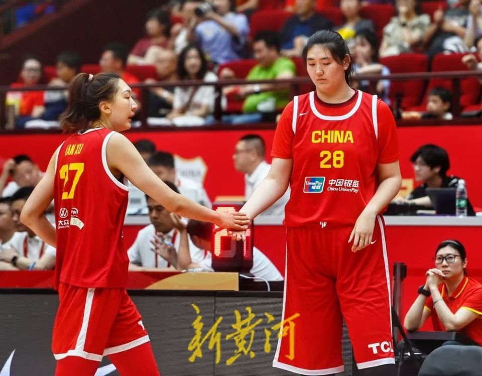爱游戏体育-中国女篮狂胜韩国获季军张子宇内线进攻