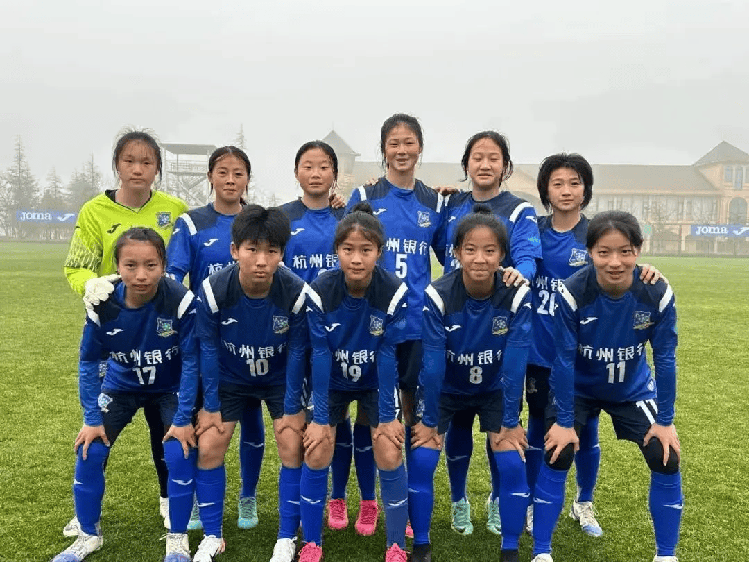 完美比赛：女子足球队实现突破